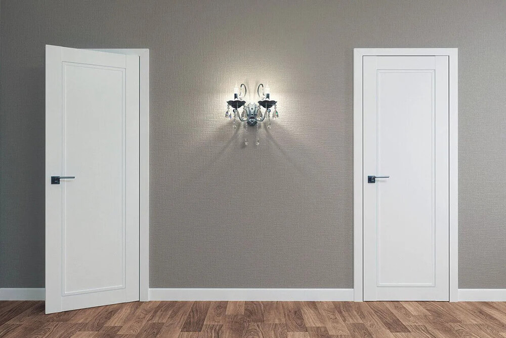 Белые межкомнатные двери с эмалью